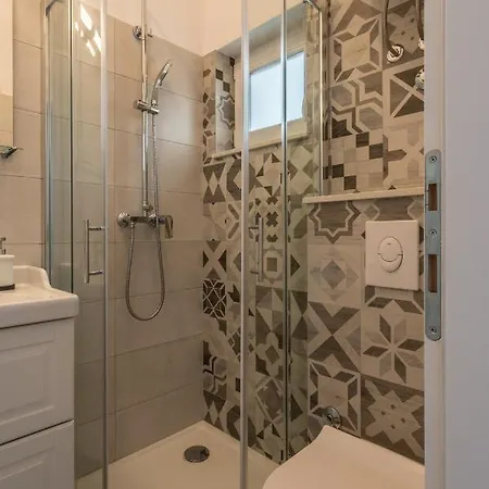 Drago Kovacic Lägenhet Omiš